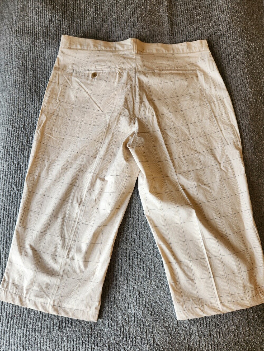 NWOT Calvin Klein Golf Light Beige Plaid Cropped Pants - Picture 3 of 11